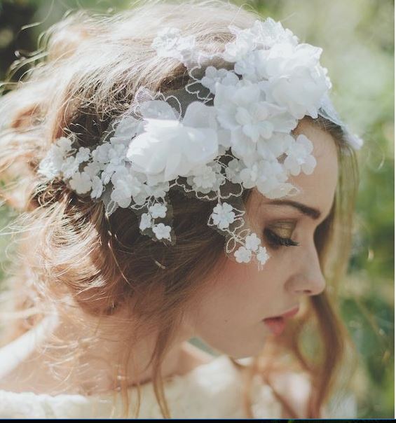 結婚式どうしよう 丸顔の花嫁におすすめの髪型はこれ 結婚式 髪型 ヘアスタイル