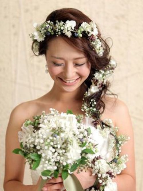 結婚式どうしよう 丸顔の花嫁におすすめの髪型はこれ 結婚式 髪型 ヘアスタイル